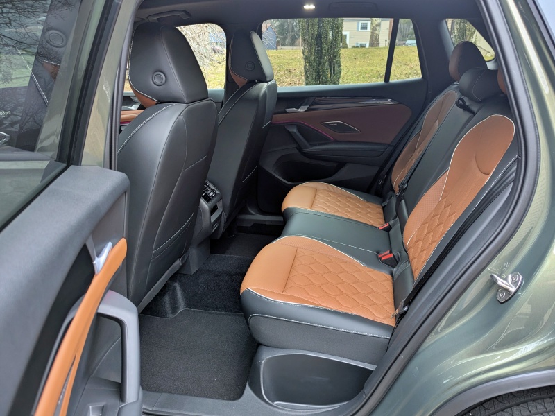 2026 Volkswagen Tiguan SEL R-Line Turbo ・  Photo by Brady Holt