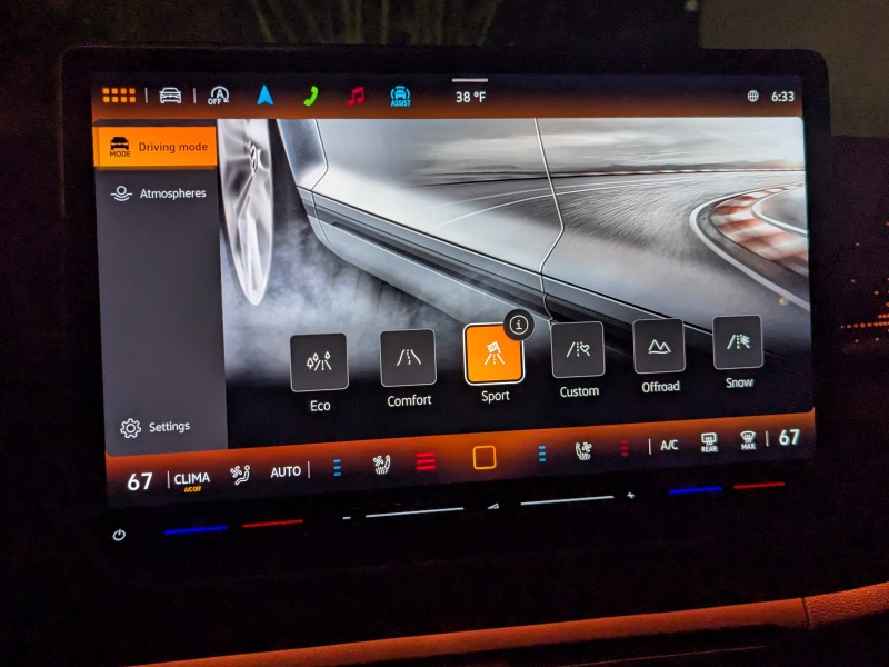 2026 Volkswagen Tiguan SEL R-Line Turbo ・  Photo by Brady Holt