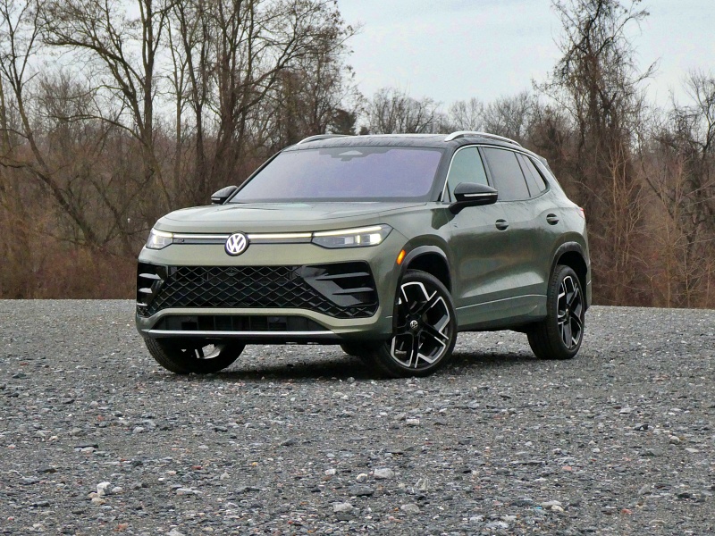 2026 Volkswagen Tiguan SEL R-Line Turbo ・  Photo by Brady Holt