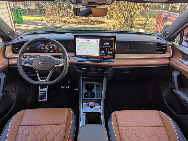 2026 Volkswagen Tiguan SEL R-Line Turbo ・  Photo by Brady Holt