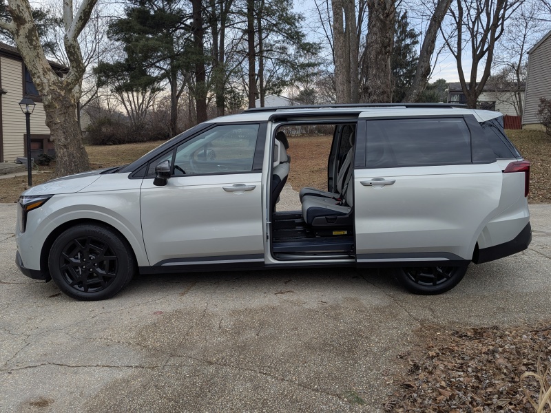 2026 Kia Carnival SX Prestige ・  Photo by Brady Holt