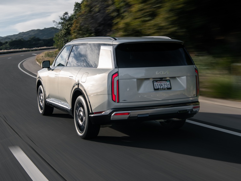 2027 Kia Telluride Hybrid SXP ・  Photo by Kia