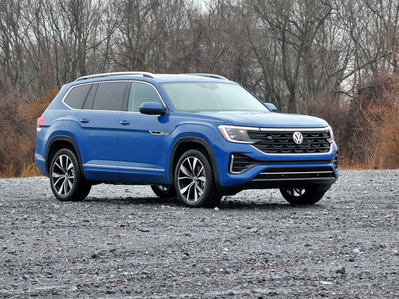 2026 Volkswagen Atlas SEL Premium R-Line ・  Photo by Brady Holt