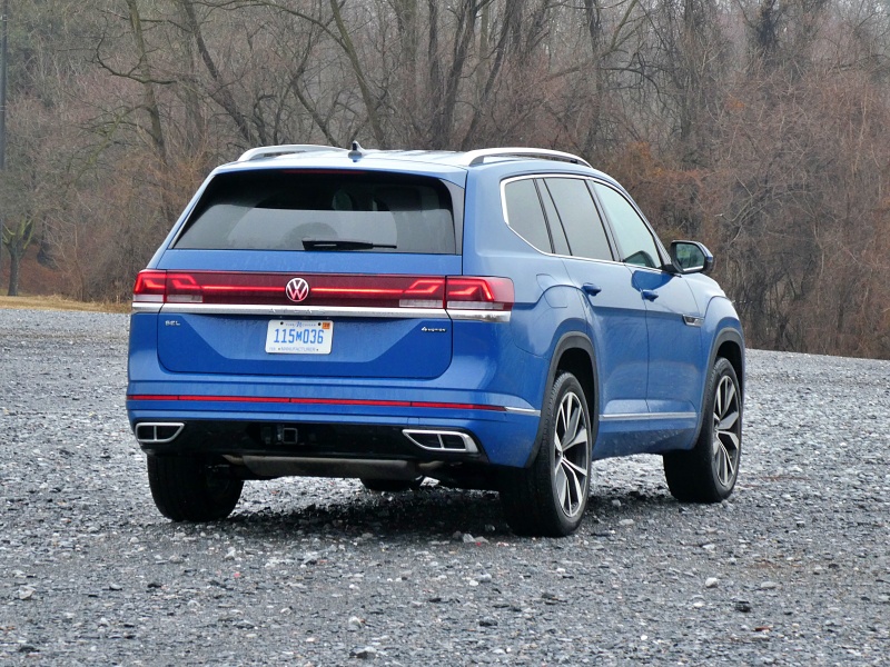 2026 Volkswagen Atlas SEL Premium R-Line ・  Photo by Brady Holt