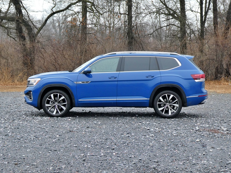 2026 Volkswagen Atlas SEL Premium R-Line ・  Photo by Brady Holt