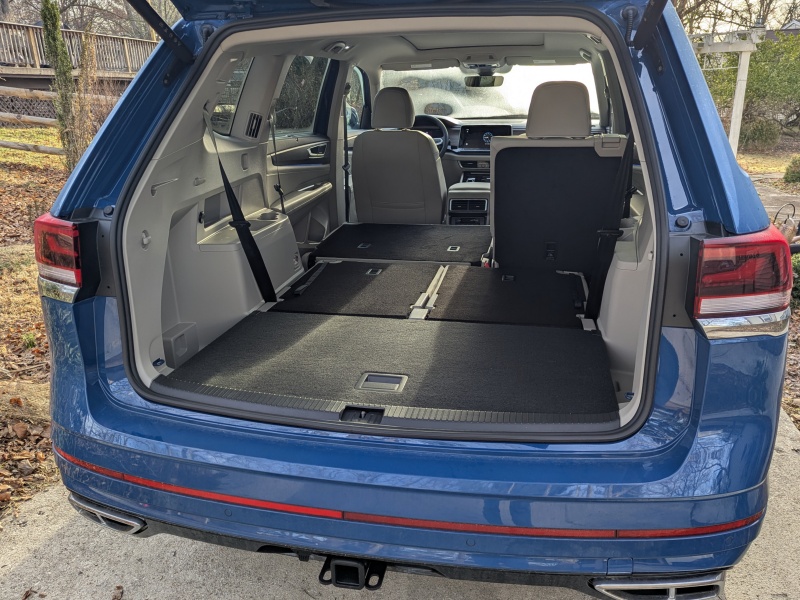 2026 Volkswagen Atlas SEL Premium R-Line ・  Photo by Brady Holt