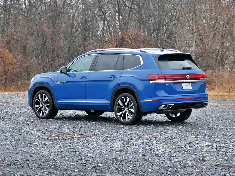 2026 Volkswagen Atlas SEL Premium R-Line ・  Photo by Brady Holt