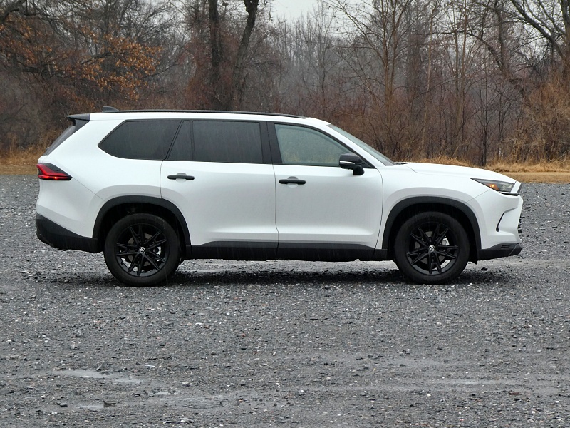 2026 Toyota Grand Highlander Hybrid Nightshade ・  Photo by Brady Holt