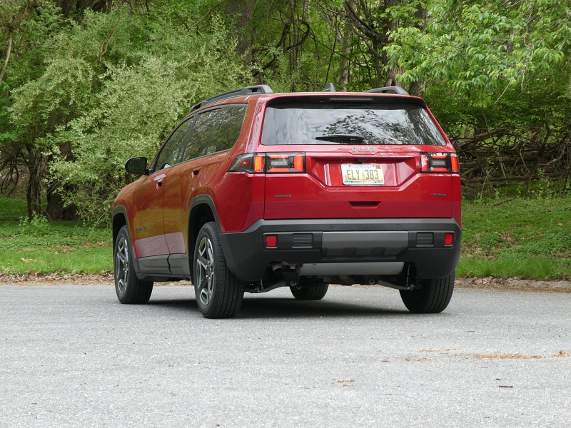 2026 Jeep Cherokee Laredo ・  Photo by Brady Holt