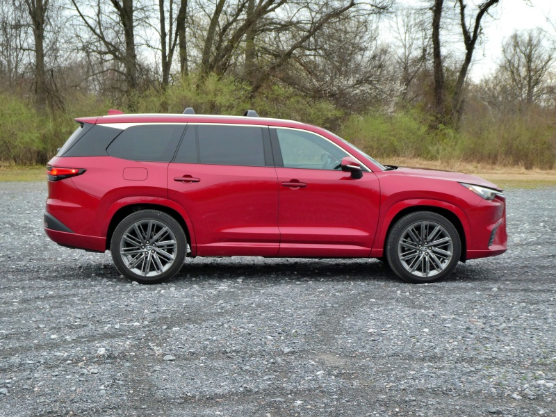 2026 Lexus TX 550h+ ・  Photo by Brady Holt