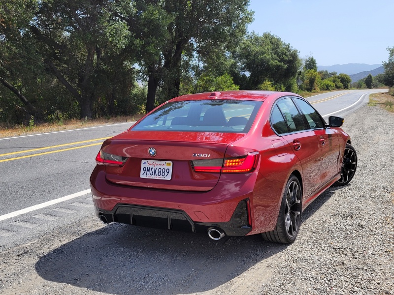 2026 BMW 330i ・  Photo by Ron Sessions