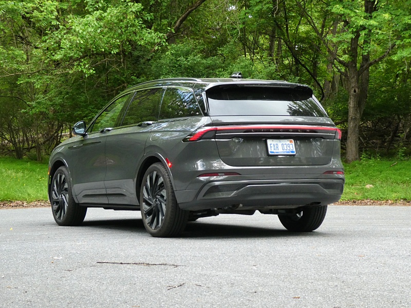 2026 Lincoln Nautilus Hybrid Black Label ・  Photo by Brady Holt