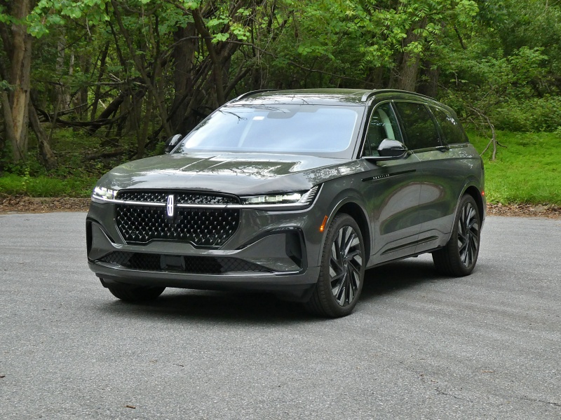 2026 Lincoln Nautilus Hybrid Black Label ・  Photo by Brady Holt
