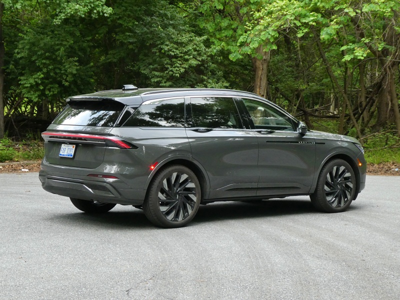 2026 Lincoln Nautilus Hybrid Black Label ・  Photo by Brady Holt