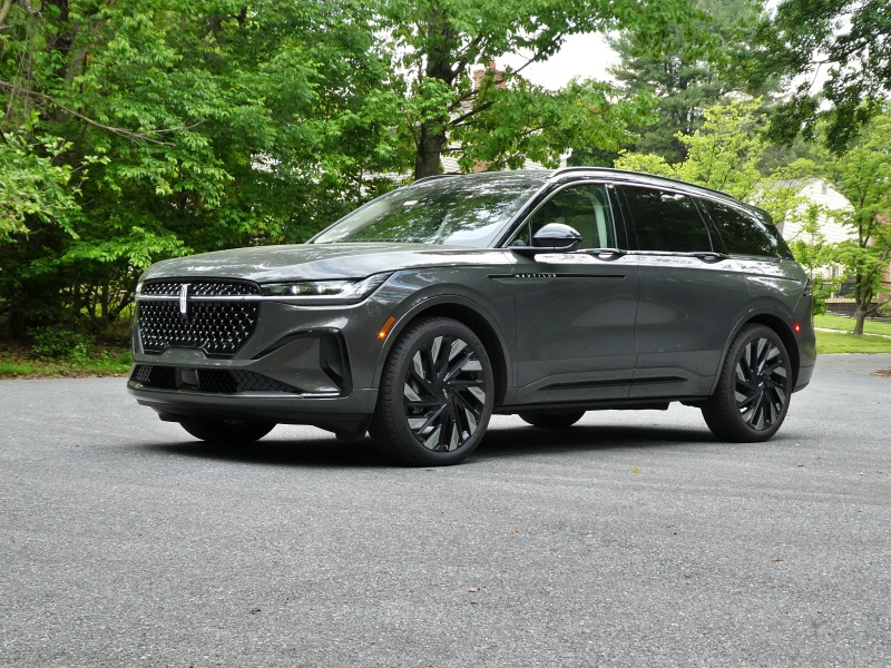 2026 Lincoln Nautilus Hybrid Road Test and Review