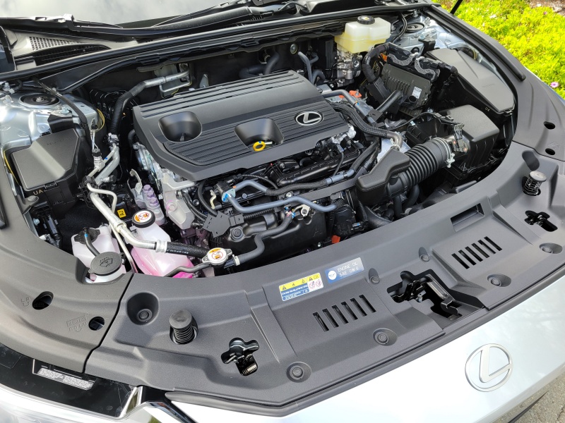 2026 Lexus ES 350h hybrid ・  Photo by Ron Sessions