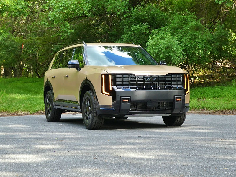 2027 Kia Telluride X-Pro SX Prestige ・  Photo by Brady Holt