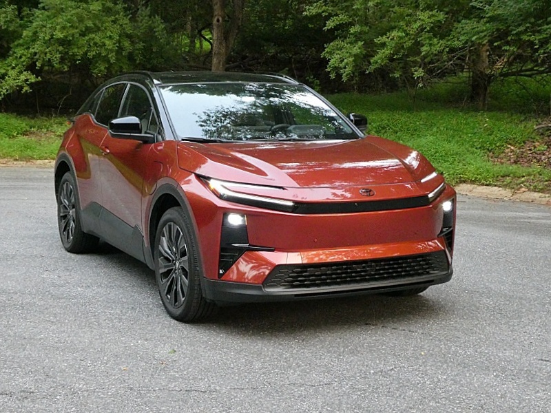 2026 Toyota C-HR XSE ・  Photo by Brady Holt