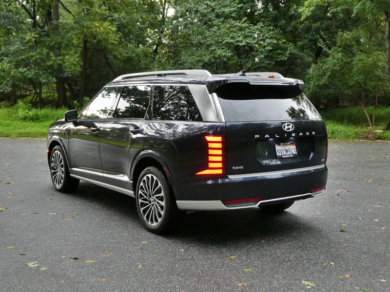 2026 Hyundai Palisade Hybrid Calligraphy ・  Photo by Brady Holt