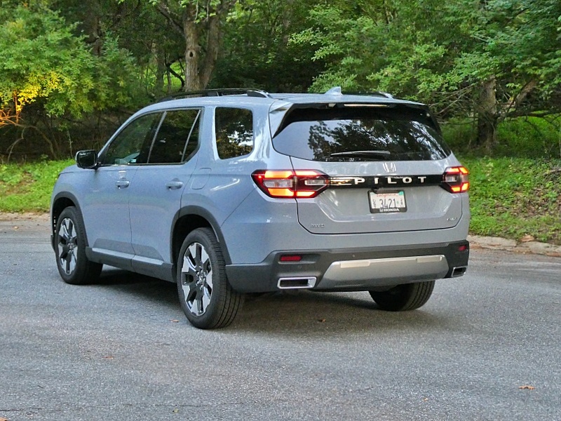 2026 Honda Pilot Elite ・  Photo by Brady Holt