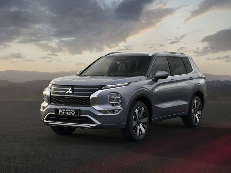 2026 Mitsubishi Outlander PHEV ・  Photo by Mitsubishi
