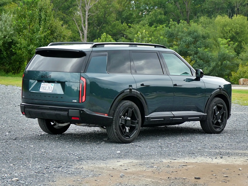2027 Kia Telluride Hybrid X-Line SX Prestige ・  Photo by Brady Holt