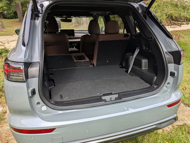 2026 Mitsubishi Outlander PHEV SEL ・  Photo by Brady Holt