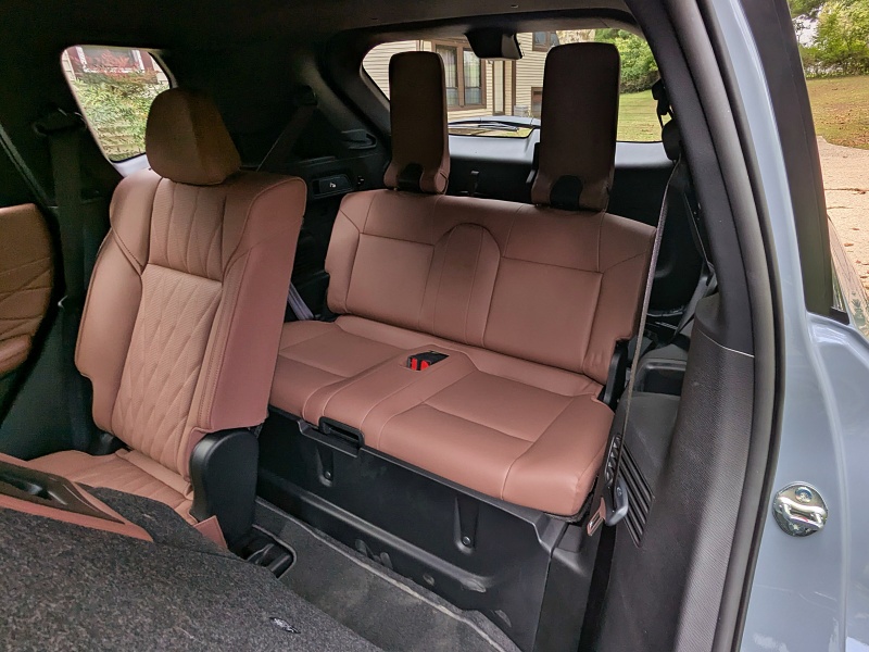 2026 Mitsubishi Outlander PHEV SEL ・  Photo by Brady Holt