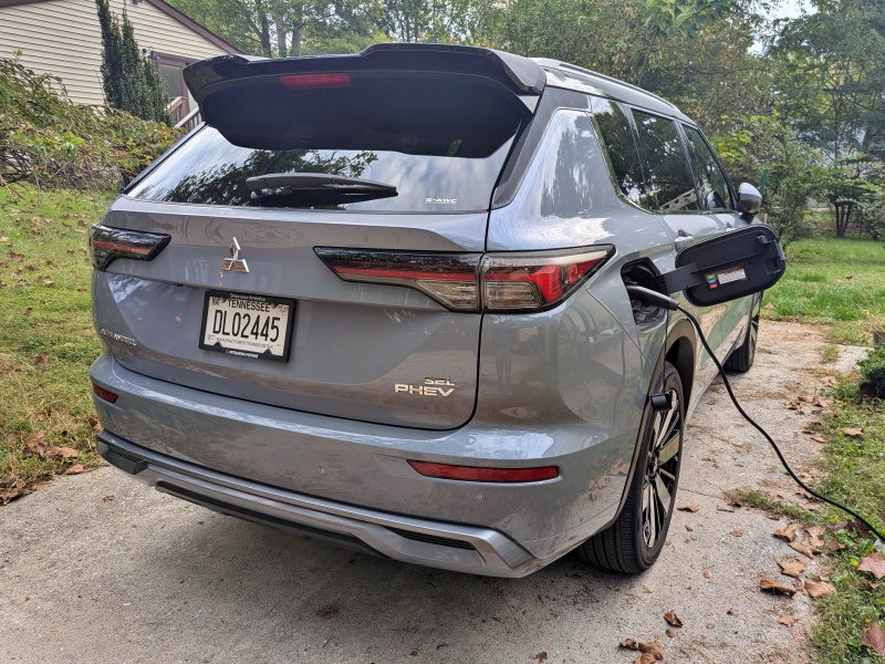 2026 Mitsubishi Outlander PHEV SEL ・  Photo by Brady Holt