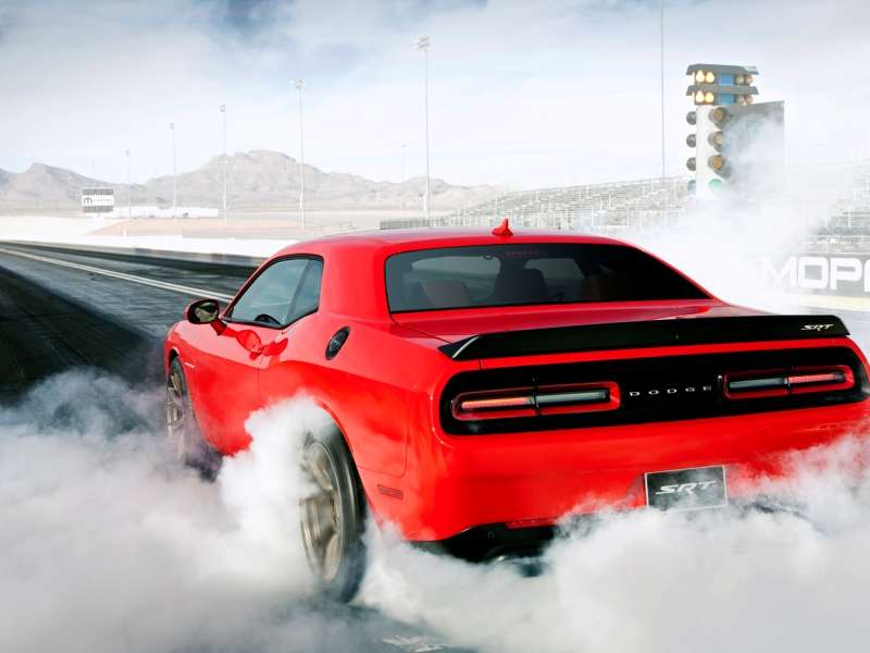 2015 Dodge Challenger SRT Hellcat Sets New Quarter-Mile Record ・  Photo by GM Media