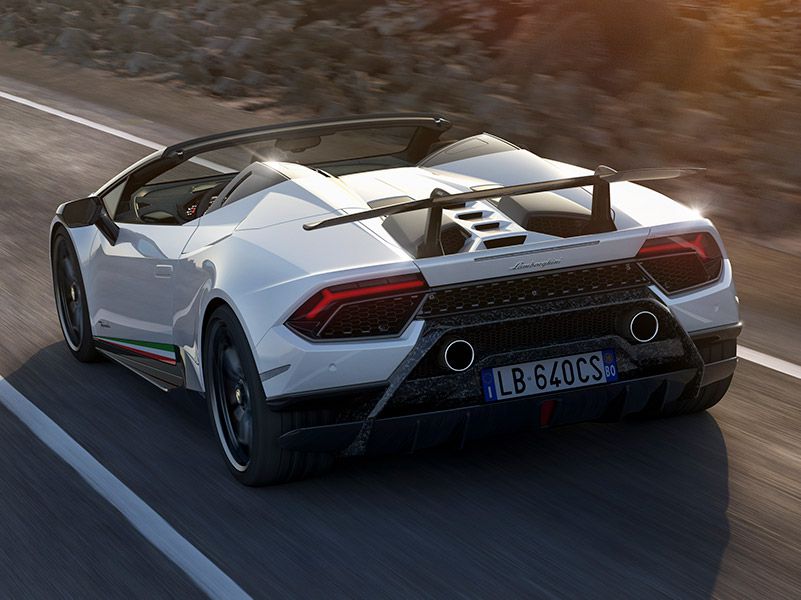  Photo by Lamborghini 