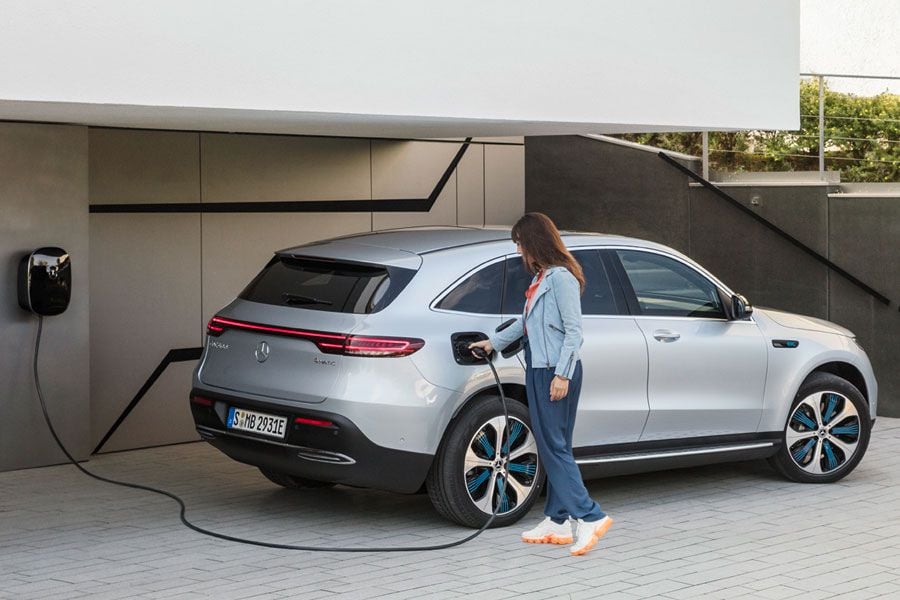2020 Mercedes Benz EQC charging 900x600 ・  Photo by Mercedes-Benz 