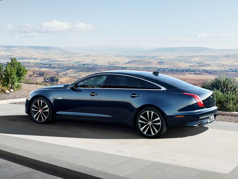 2019 Jaguar XJ50 profile ・  Photo by Jaguar Land Rover