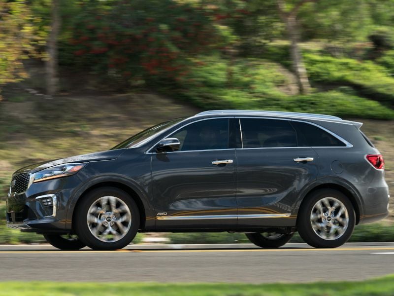 2019 KIA Sorento Exterior Profile Driving ・  Photo by Kia 