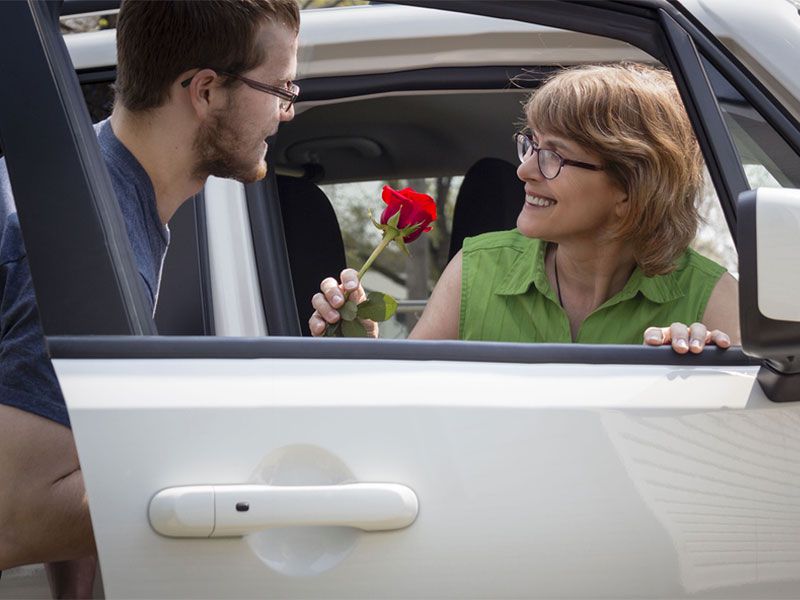 adult son with mom in car7 ・  Photo by Bigstock 