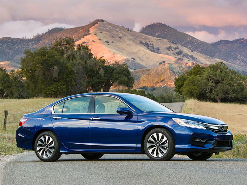 2017 Honda Accord Hybrid profile ・  Photo by Honda 