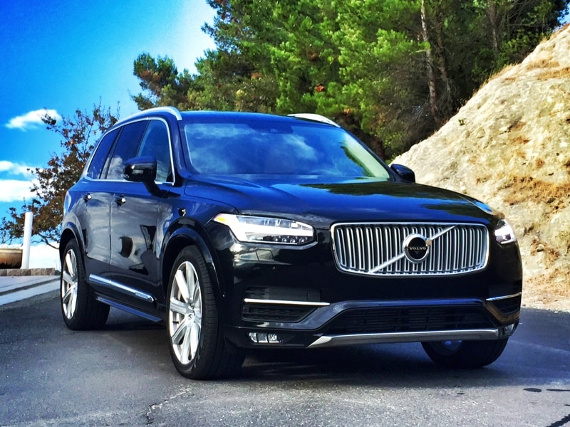 2016 Volvo XC90 left front three quarter 