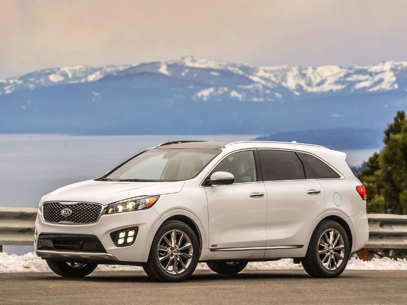 2018 Kia Sorento white mountains ・  Photo by Kia 