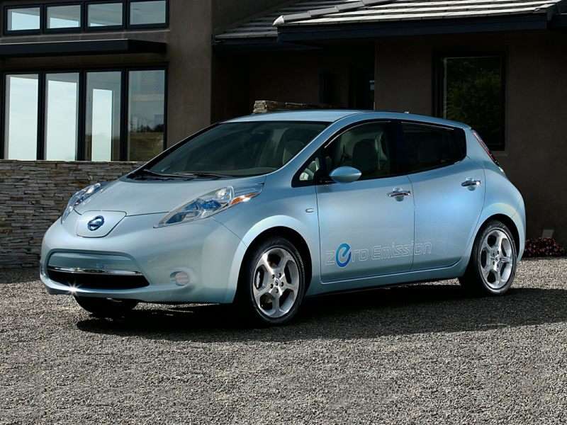 2015 Nissan Leaf ・  Photo by Nissan 