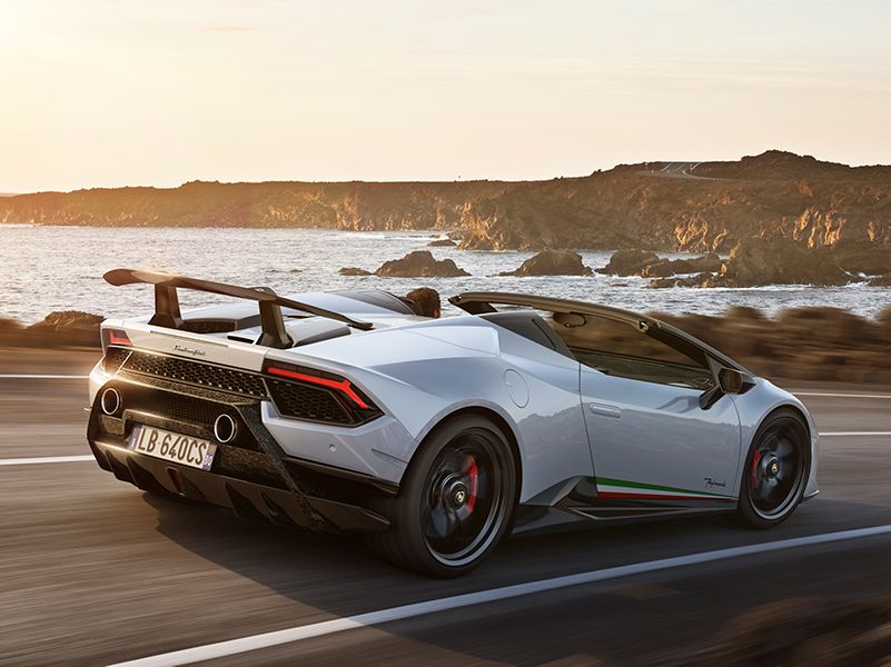  Photo by Lamborghini 