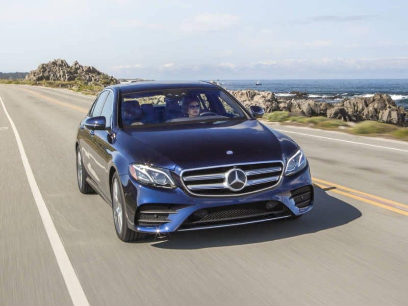 2017 Mercedes Benz E400 front three quarter ・  Photo by Mercedes-Benz 