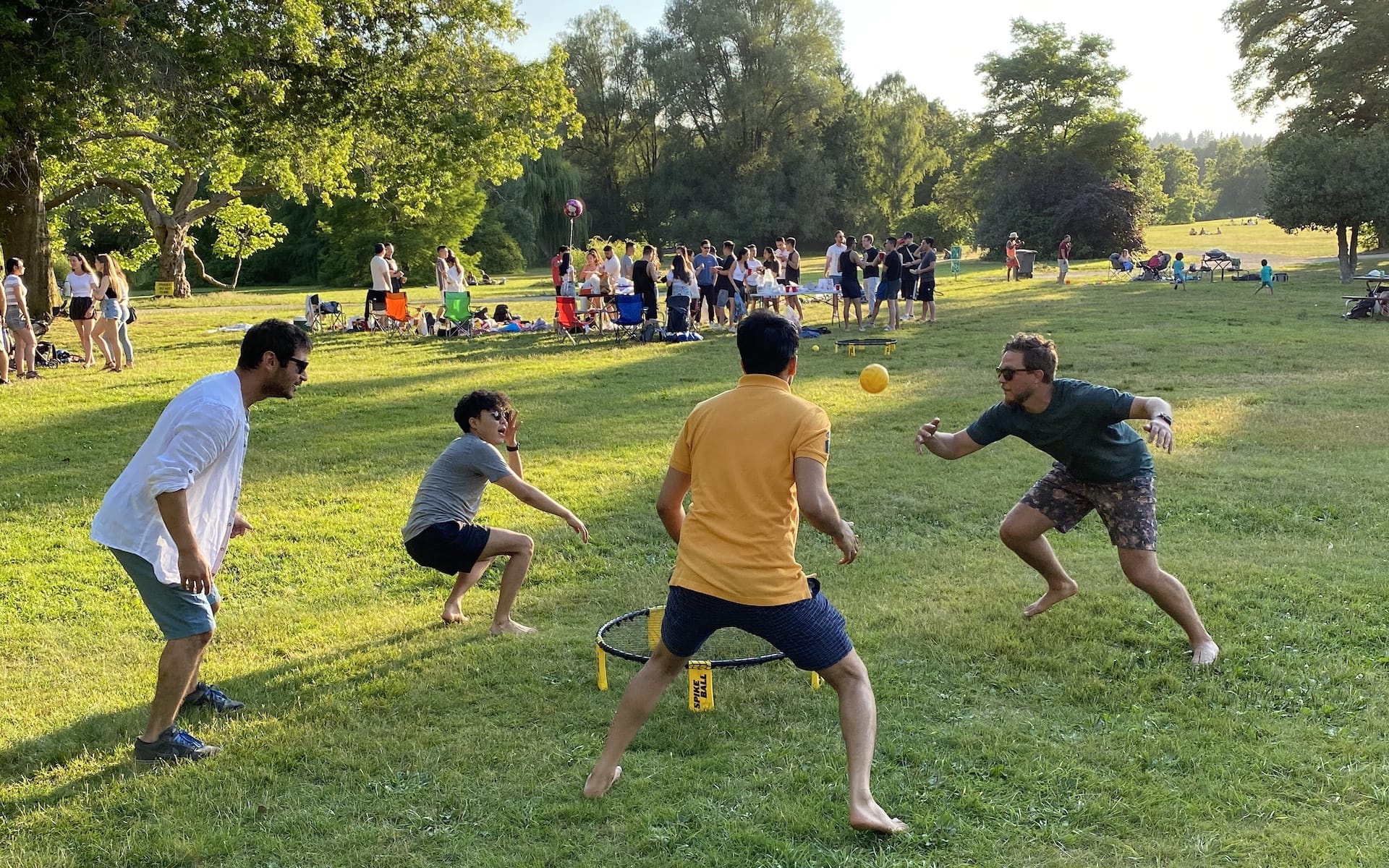 同僚とBBQに行った時に遊んだミニスポーツ。Spikeballというらしい