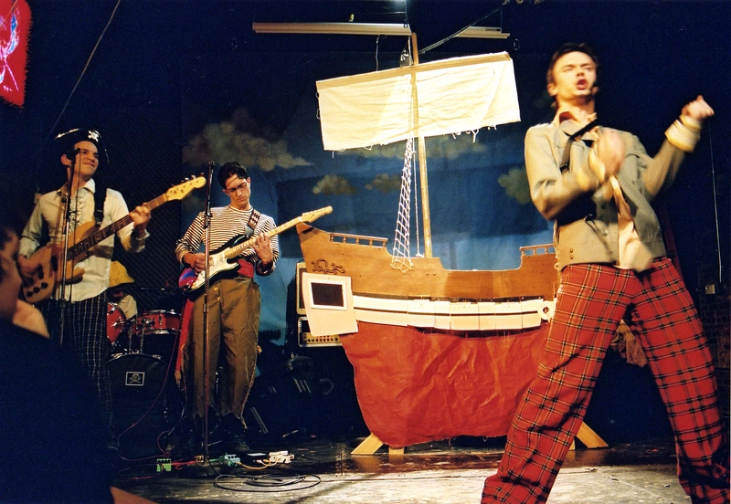 TBA:06 ON STAGE: JOLLYSHIP THE WHIZ BANG