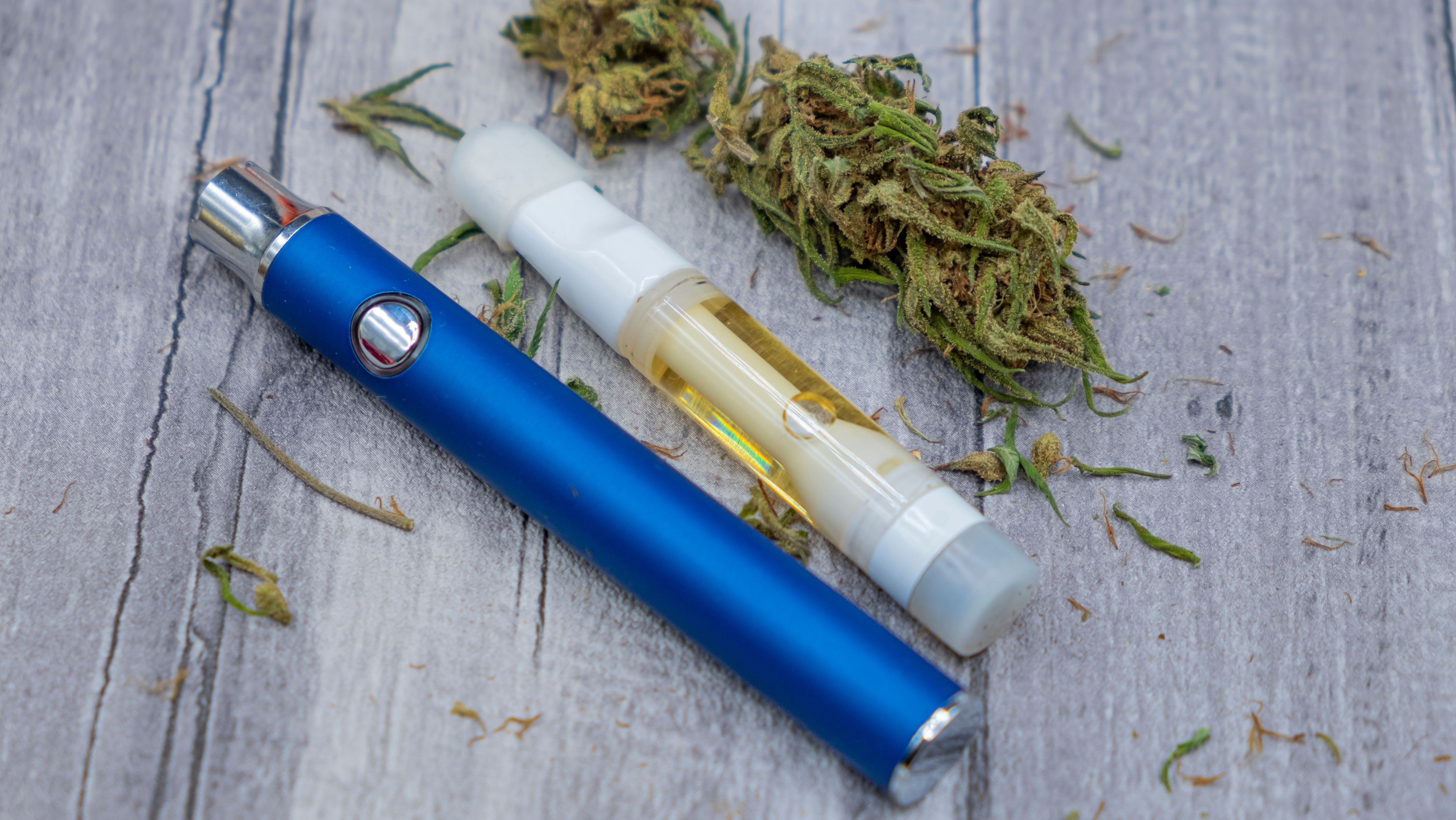 cdb-cannabis-oil-extract-in-vape-pen-cartridge-an-2025-02-11-22-00-29-utc.jpg