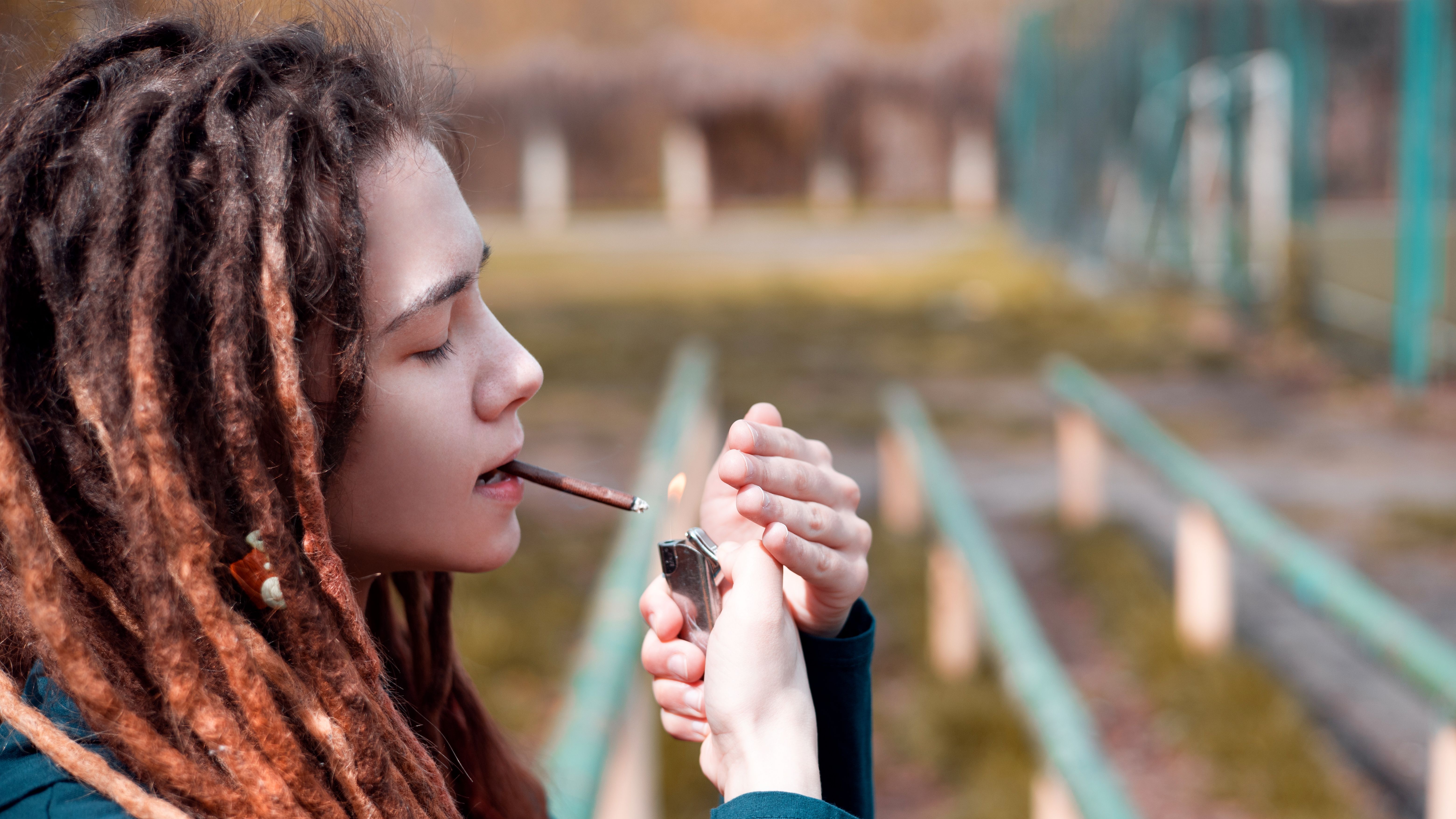 young-pretty-girl-teenage-with-dreadlocks-outside-2025-03-13-00-42-44-utc.jpg