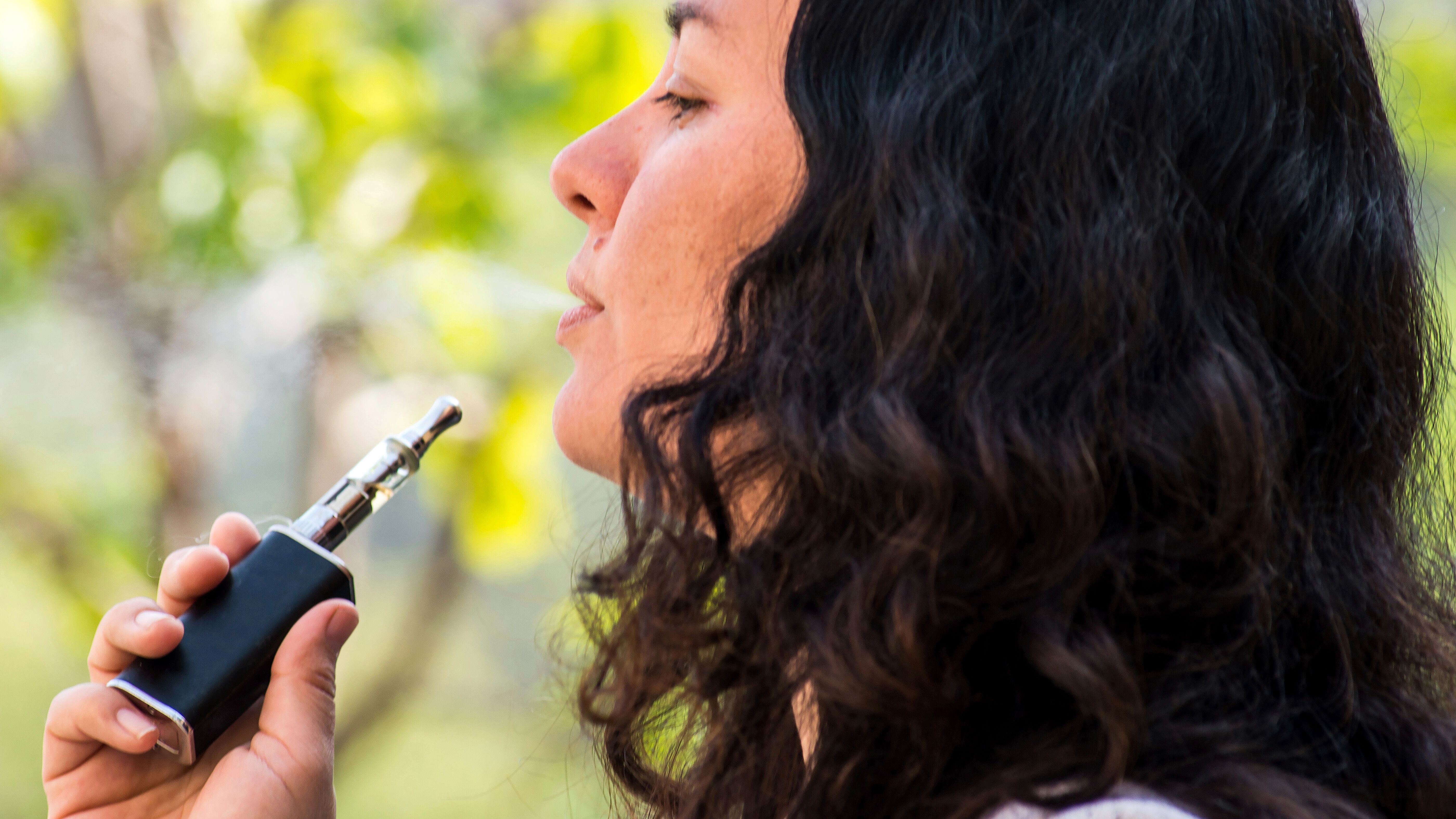 mature-woman-outdoors-smoking-electronic-cigarett-2025-04-04-08-12-46-utc.jpg