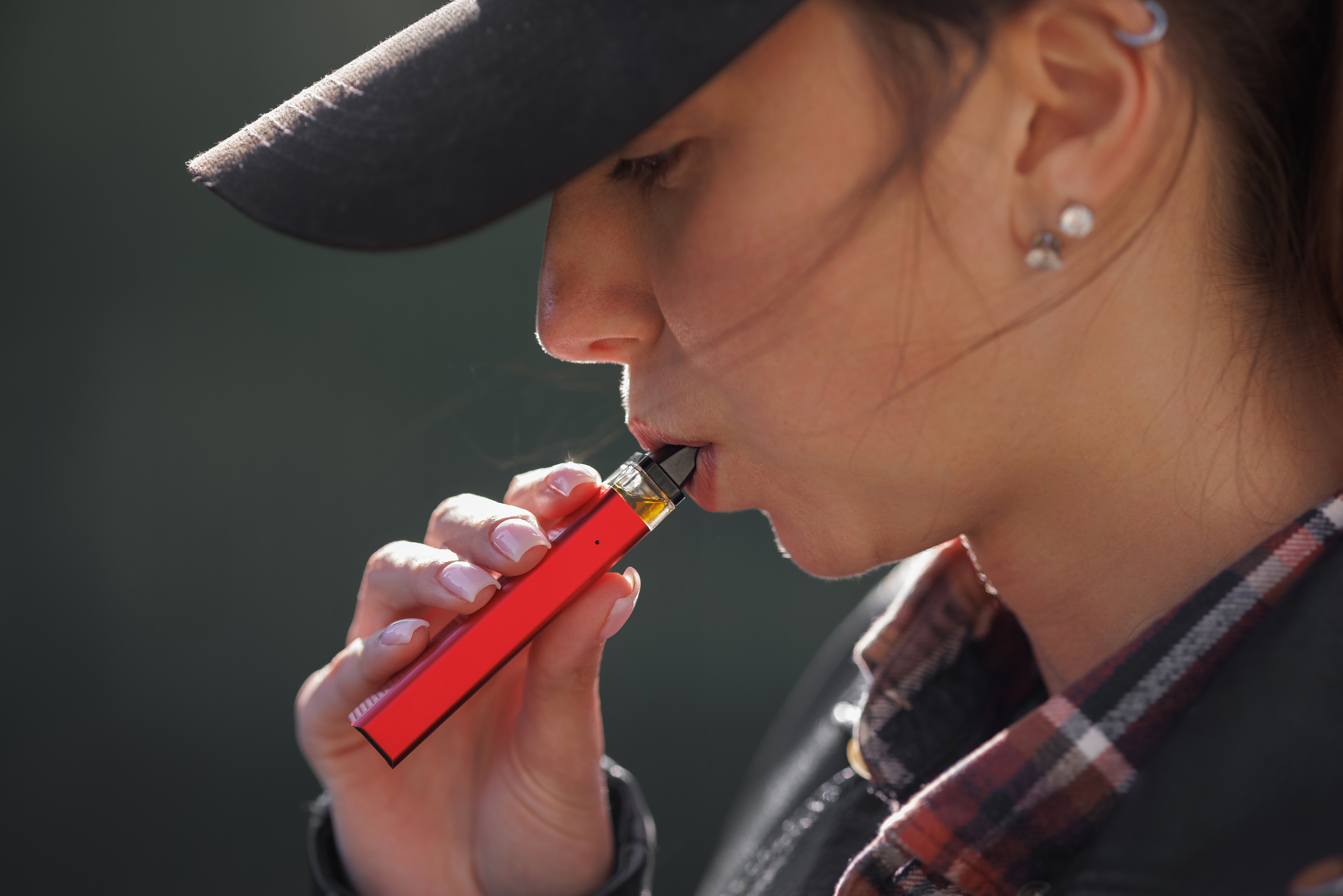 young-girl-smokes-a-vape-close-up-on-a-dark-backgr-2025-03-18-19-26-17-utc.jpg