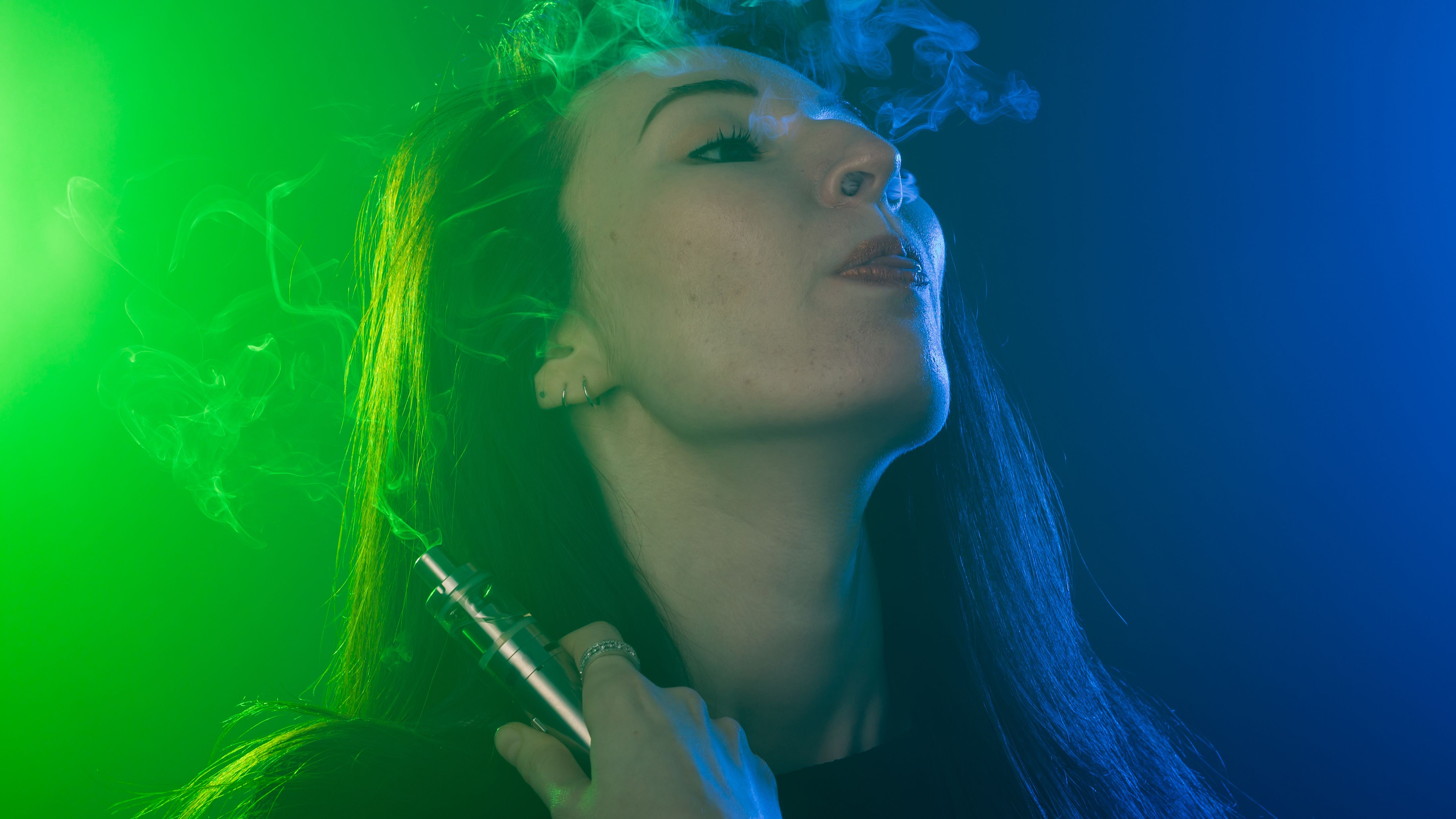 young-woman-smoking-electronic-cigarette-2025-02-25-11-42-33-utc.jpg