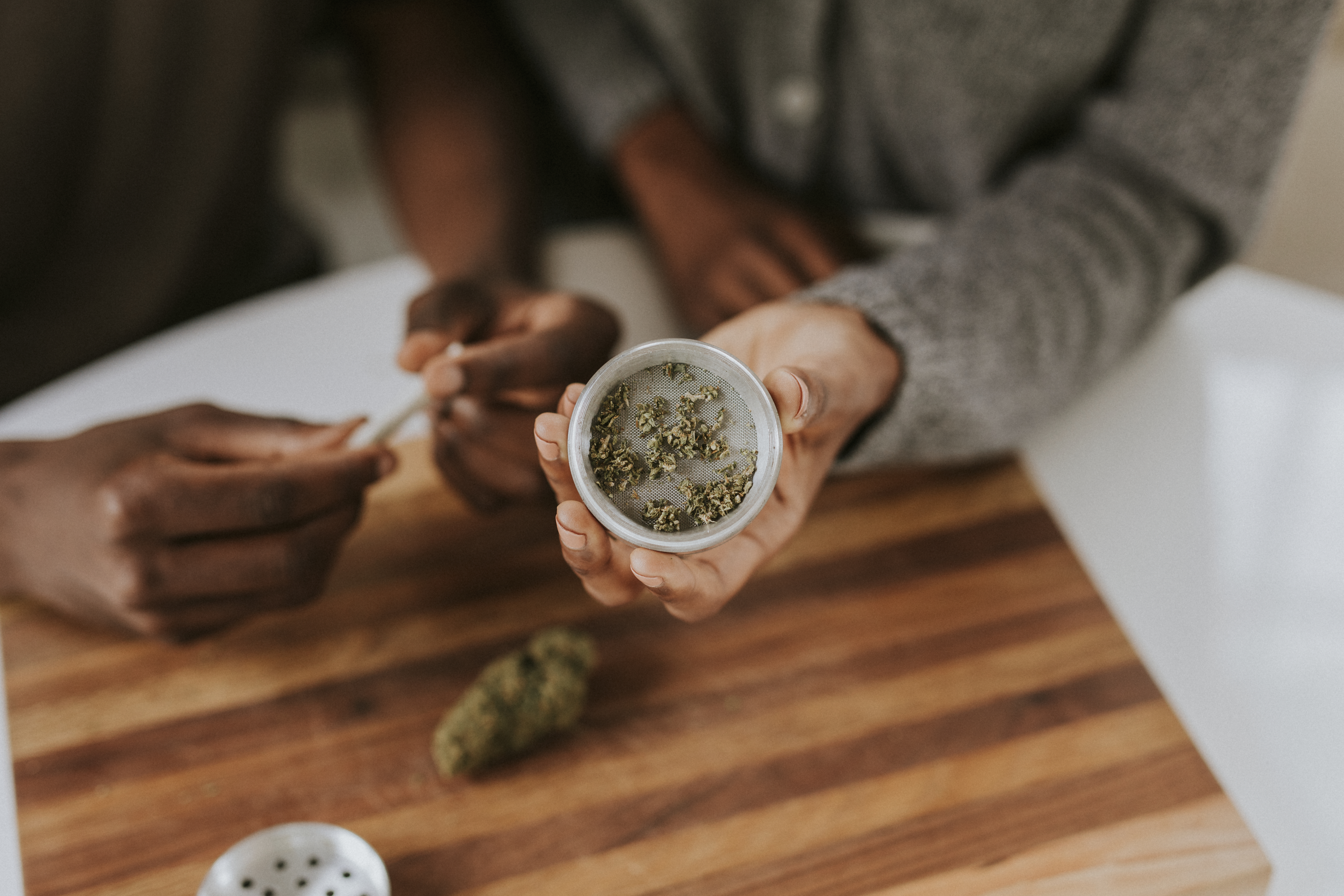 couple-using-medical-marijuana-2025-02-09-22-53-32-utc.jpg