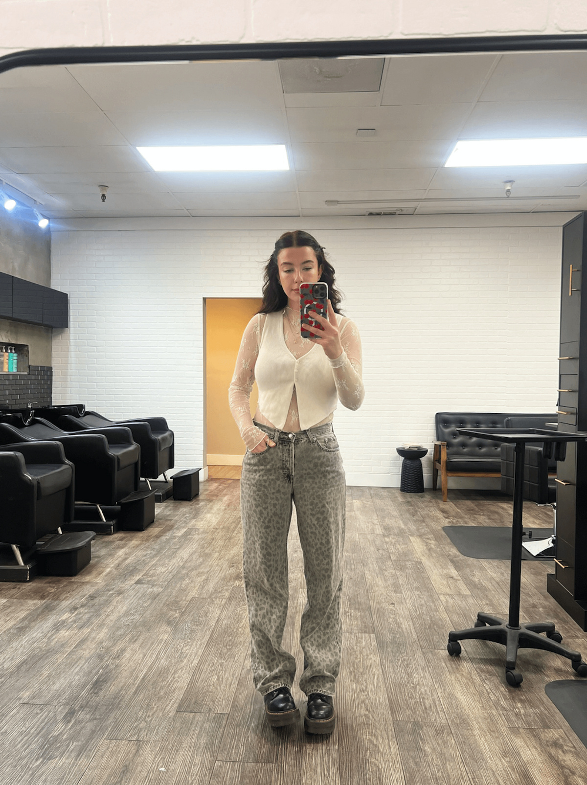 Neutral hairstylist outfit